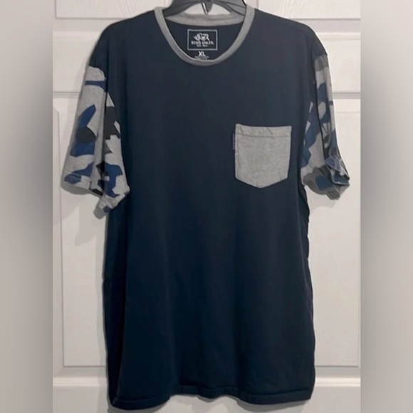 Ecko men’s blue and gray tee with camo sleeves - size XL - Picture 1 of 5